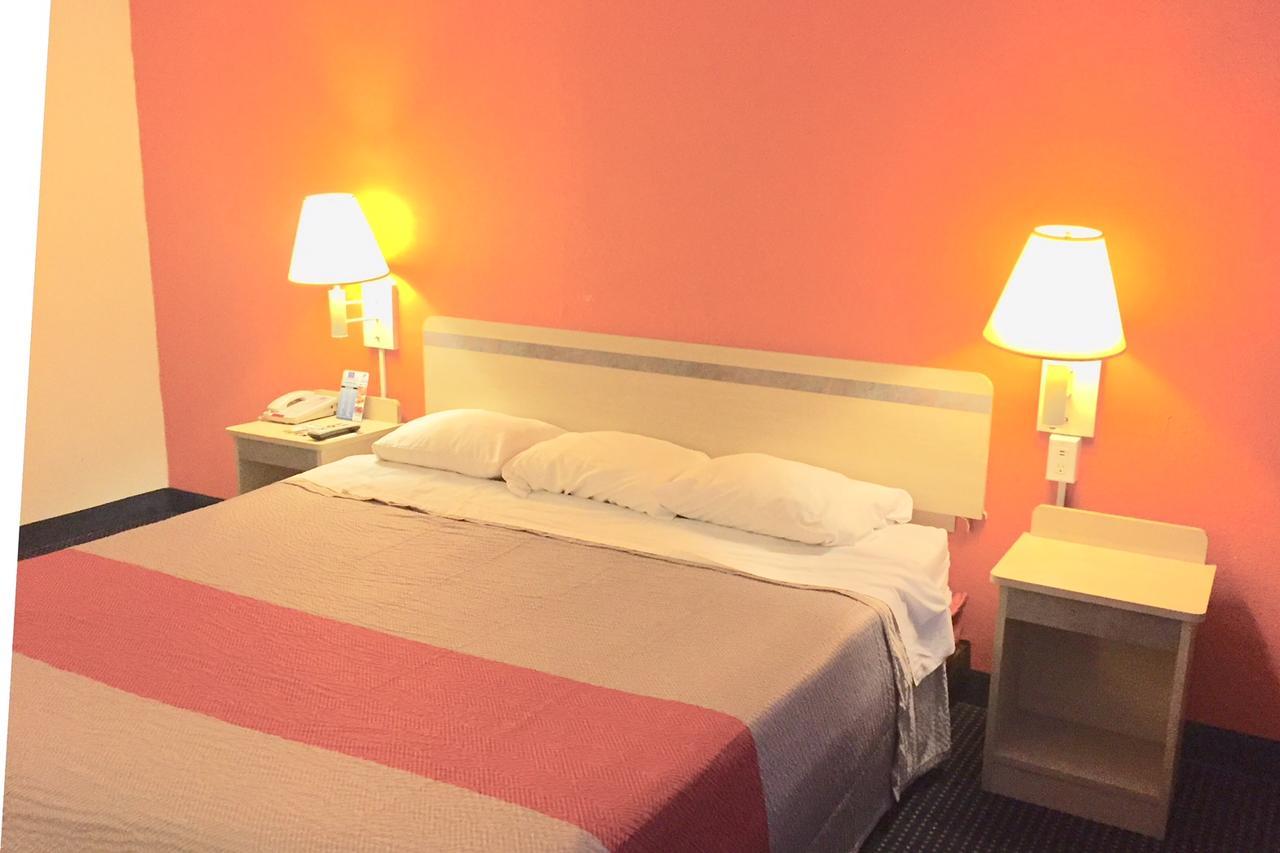 Red Carpet Inn Gibbstown Eksteriør billede