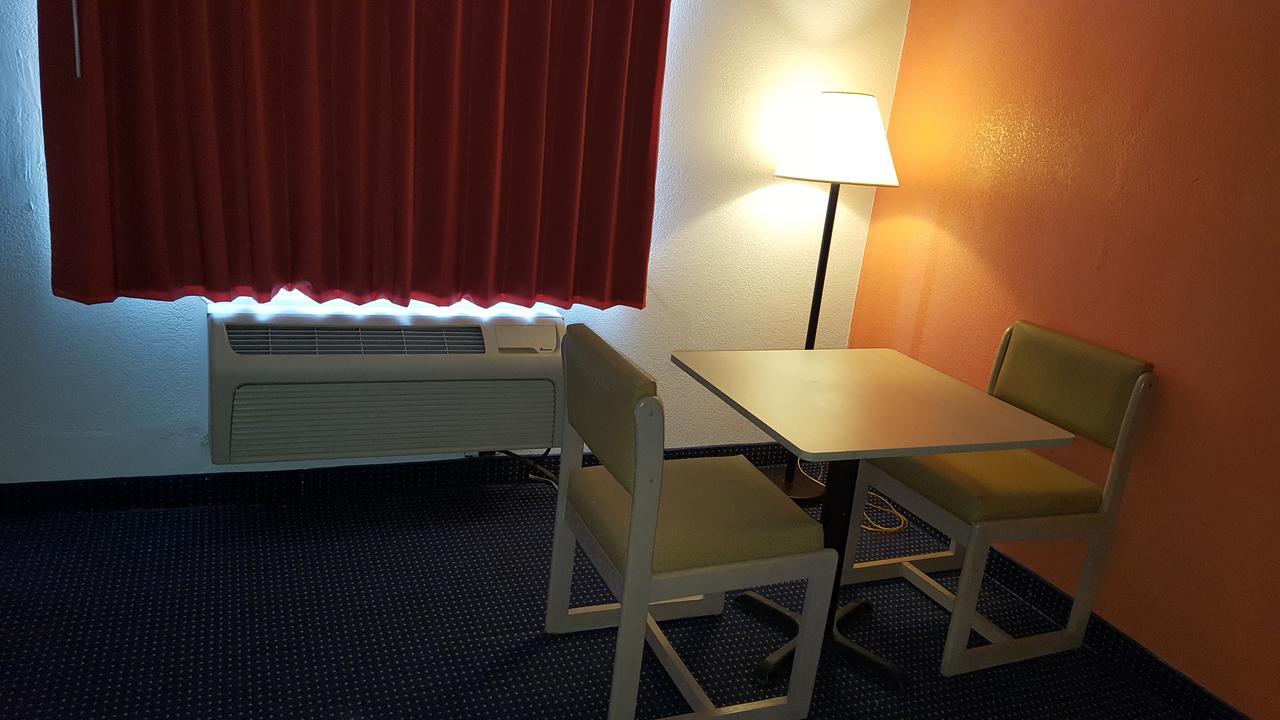 Red Carpet Inn Gibbstown Eksteriør billede